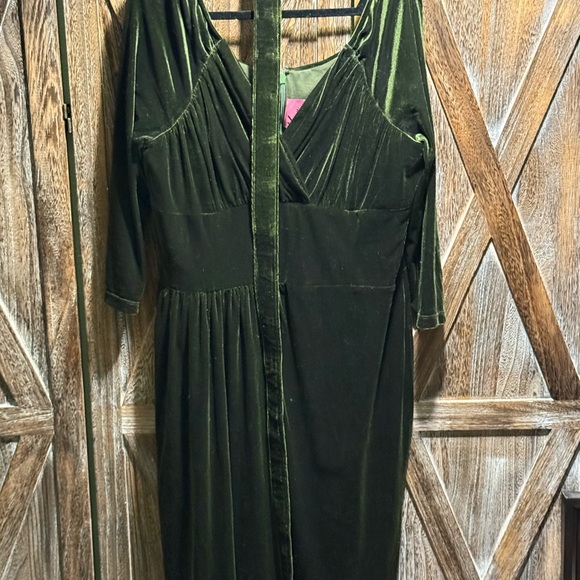 Vixen by Micheline Pitt Dresses & Skirts - Vixen by Micheline Pitt Dark Green Silhouette Velvet Dress with belt